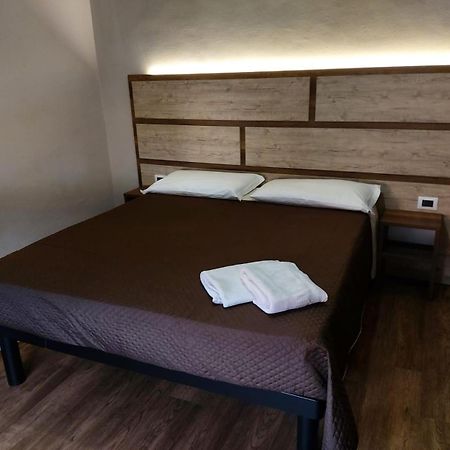 Lo Sciatore Hotel & Restaurant Камилятело Силано Екстериор снимка