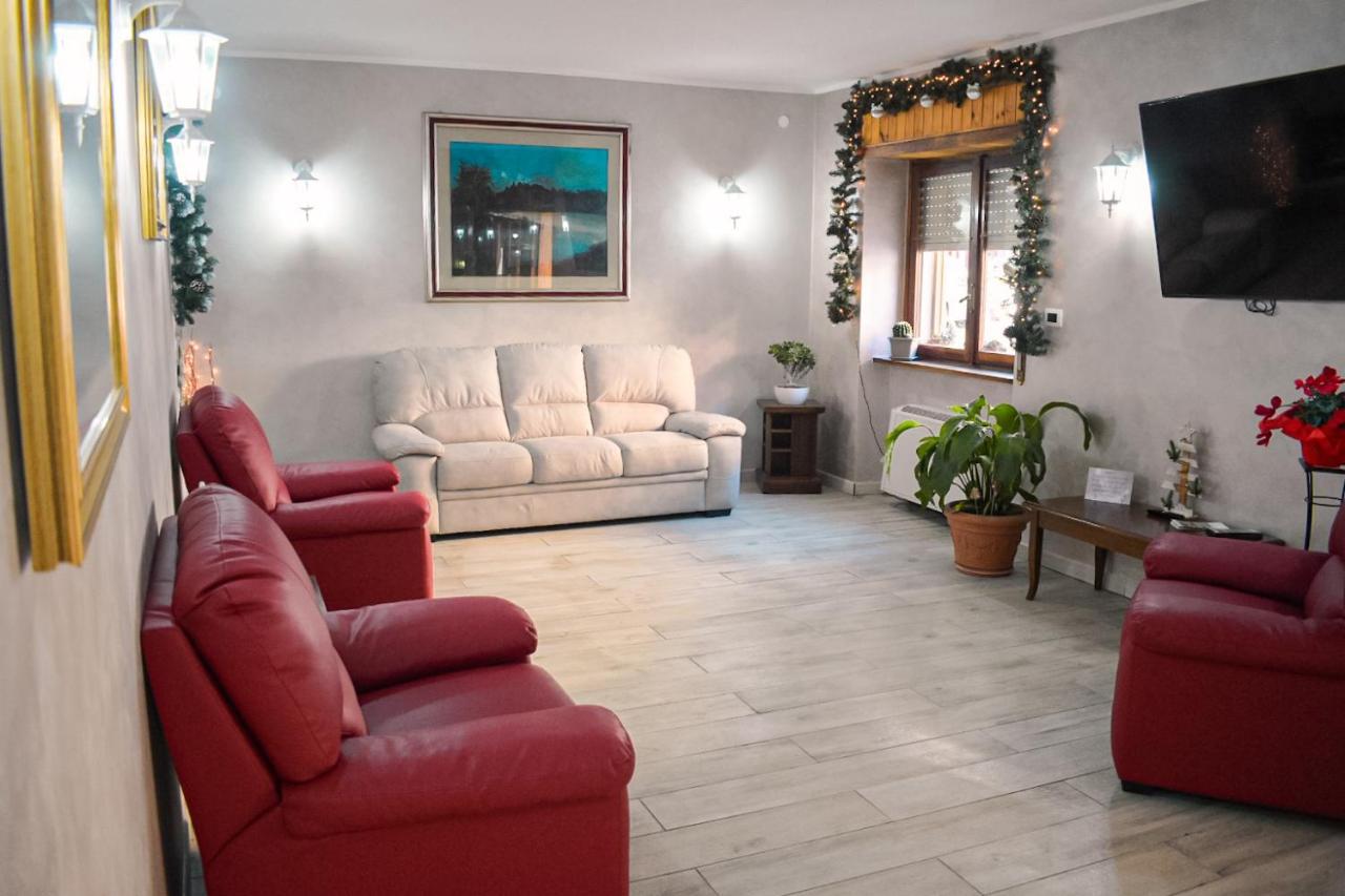 Lo Sciatore Hotel & Restaurant Камилятело Силано Екстериор снимка