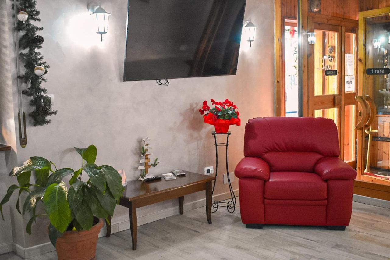 Lo Sciatore Hotel & Restaurant Камилятело Силано Екстериор снимка