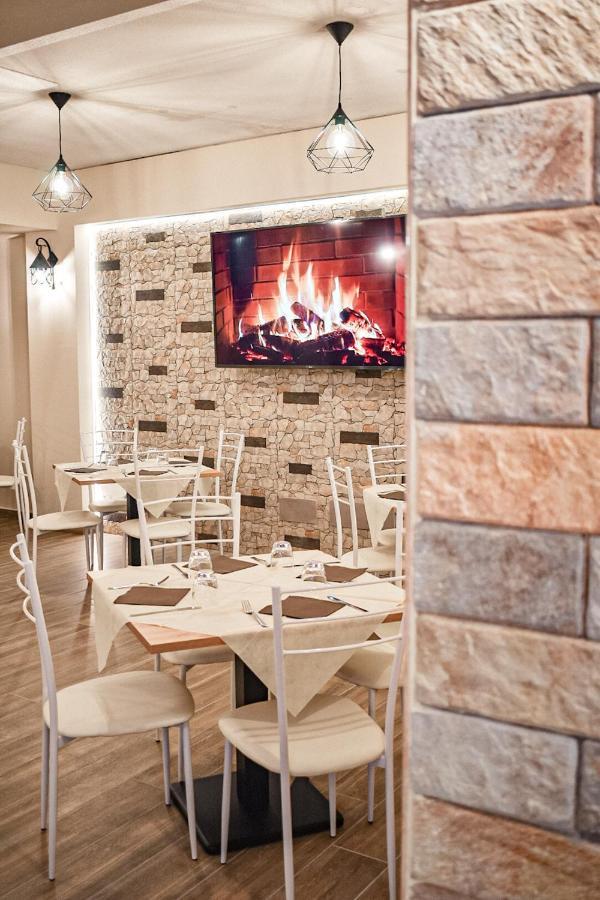 Lo Sciatore Hotel & Restaurant Камилятело Силано Екстериор снимка